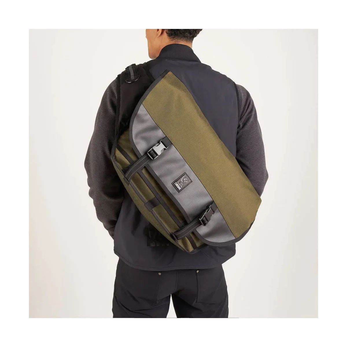 Chrome Industries : Citizen 24L Messenger Bag : Black XRF