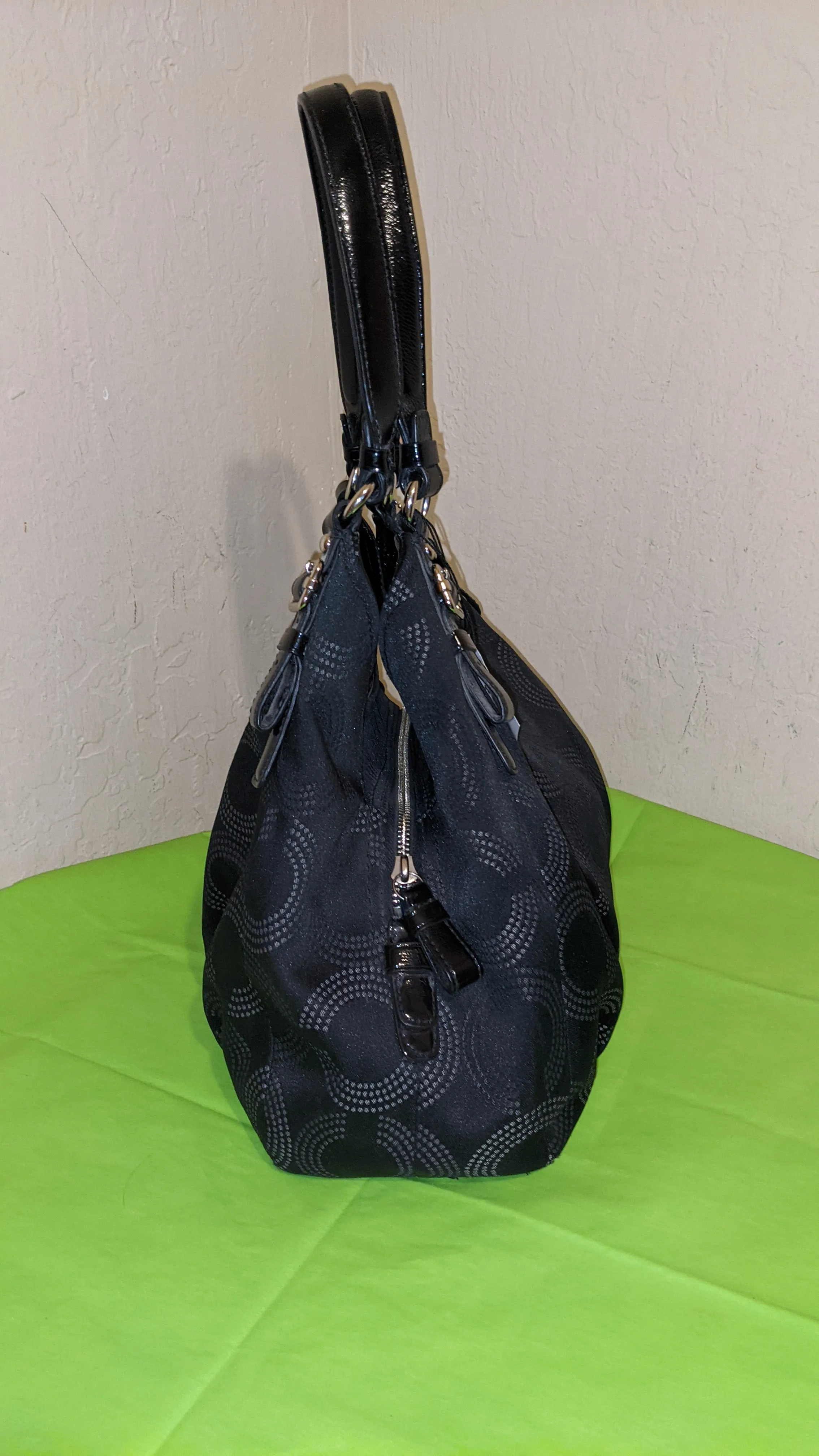 Coach 16505 Maggie OP Art Hobo Shoulderbag Carryall Tote with Signature Accessory