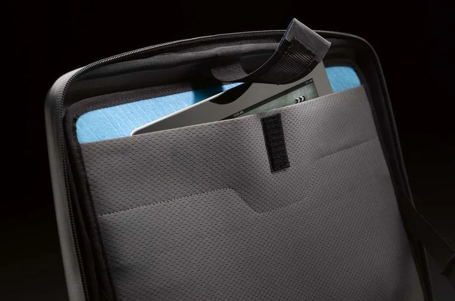 Thule Gauntlet MacBook Pro Attache in Black